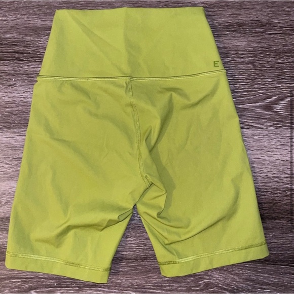 Everlane The Perform Bike Short - Picture 4 of 5